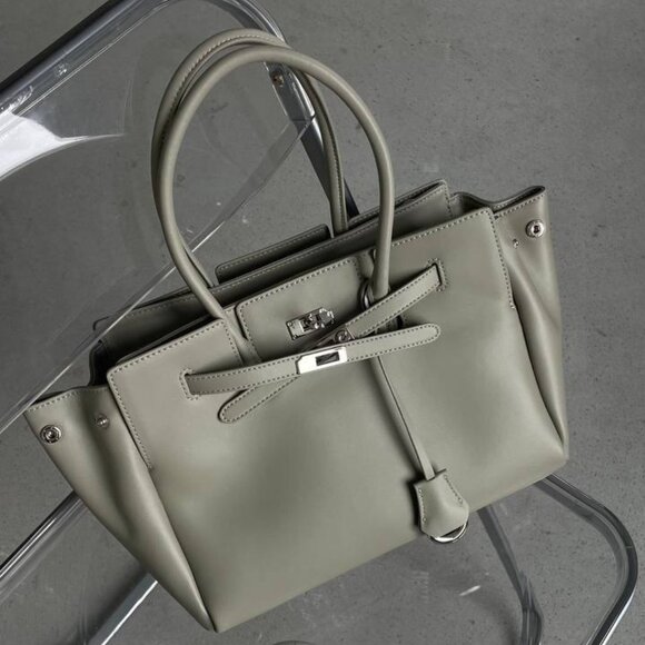 AYANA BAG — soft leather unisex bag with adjustable strap - Picture 10 of 16